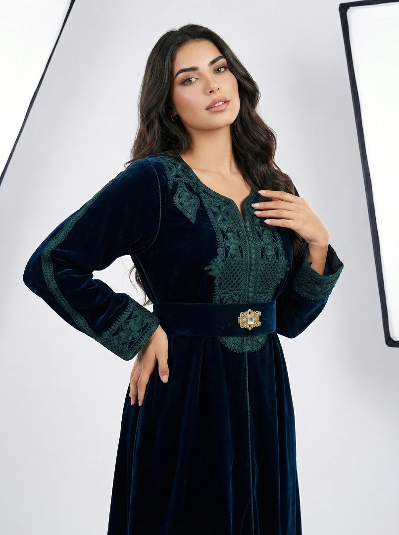 caftan-femme-premium-en-mobra-taj-broderie-fine-pour-mariages-841