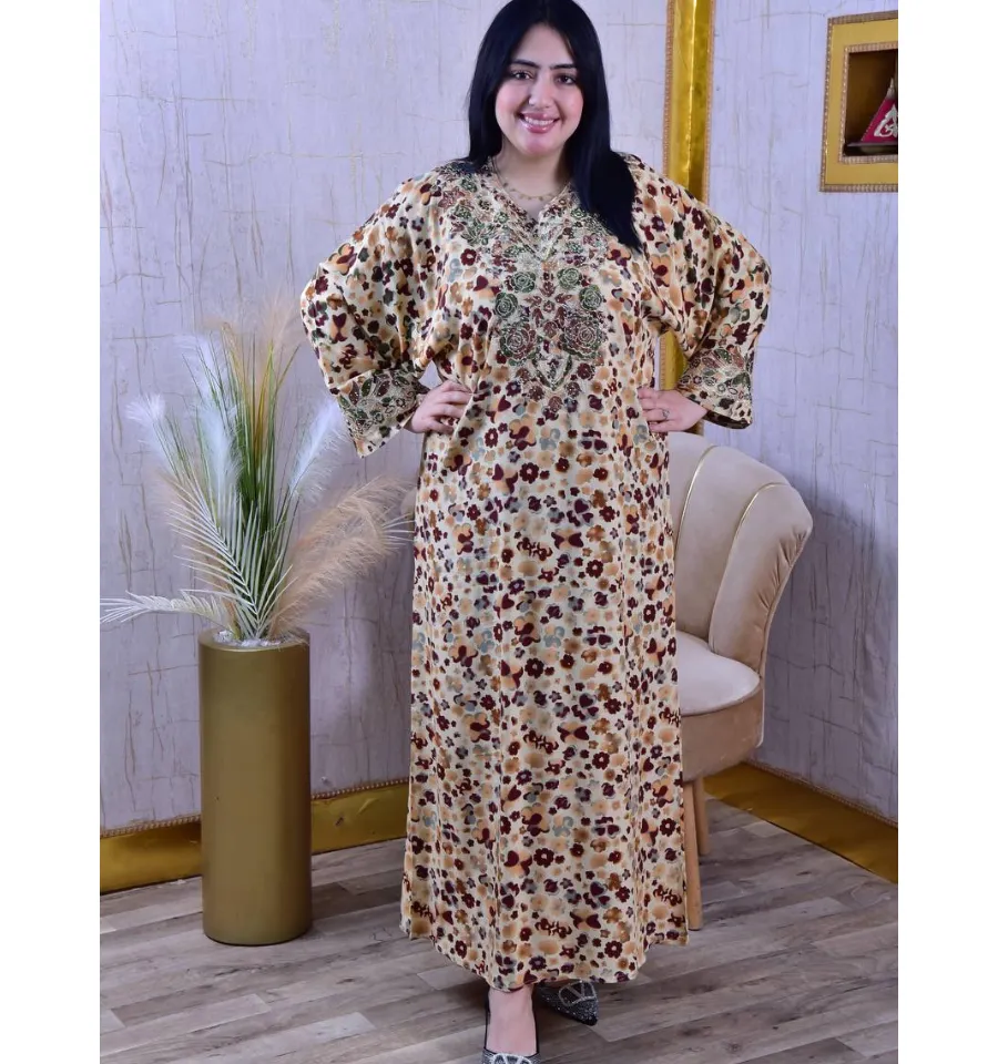/ar/produit/caftan-makhaouir-en-fil-de-soie-broderie-rabati-et-strass-l-gants-697